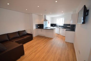 5 bed flat, 32 Hill Park Crescent, Greenbank, Plymouth, PL48JP - Image 2